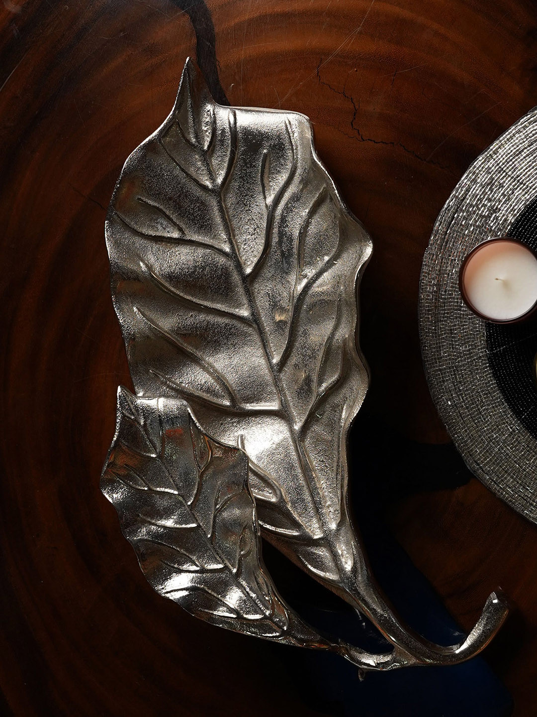 Folkstorys Silver-Toned Metal The Silver Sinuate Leaf Decor Tray