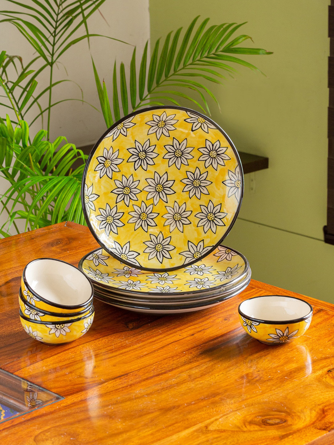 ExclusiveLane Californian Sunflowers Yellow Floral Ceramic Dishwasher and Microwave Safe 8 Piece Dinner Set