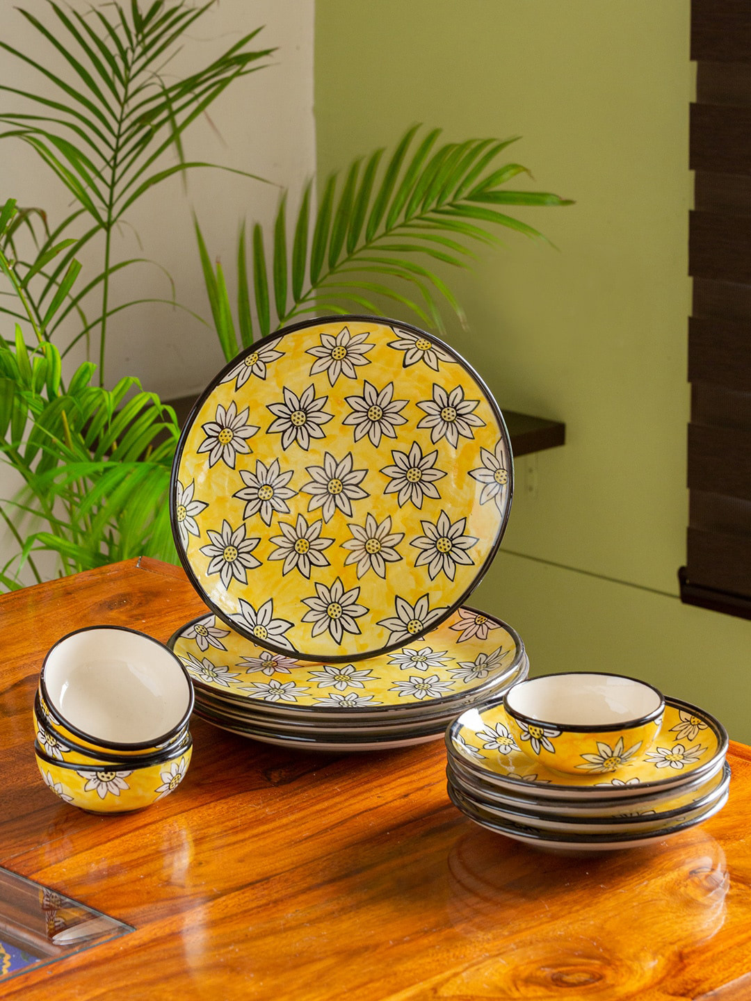 ExclusiveLane Californian Sunflowers Yellow Floral Ceramic Dishwasher and Microwave Safe 12 Piece Dinner Set