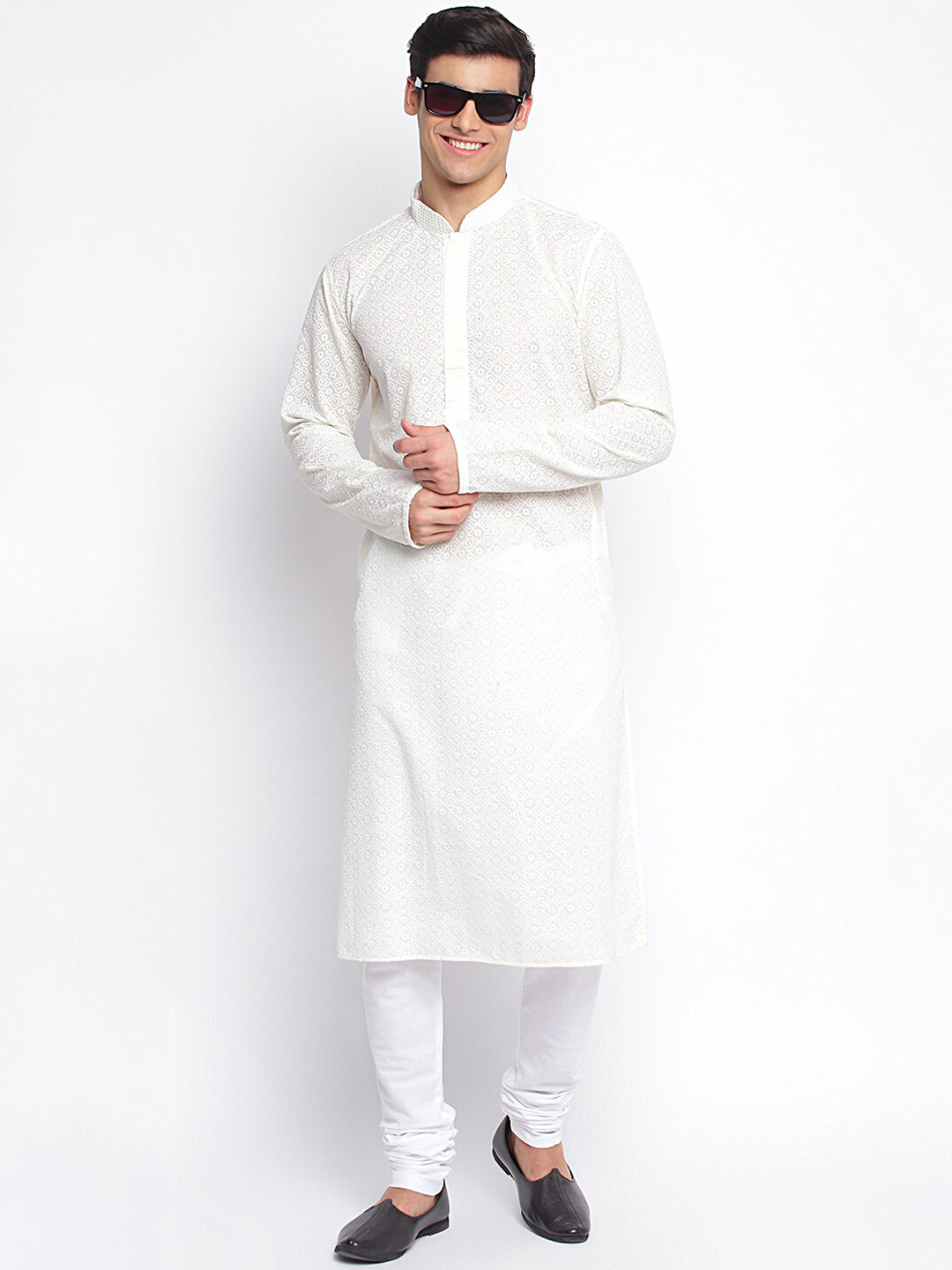 Here&Now X Sanwara  Men Off White Chikankari Kurta