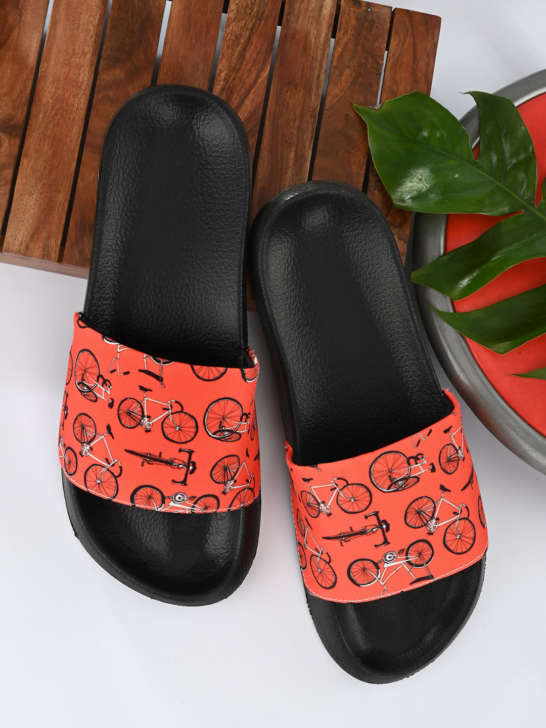 EXTRIMOS Men Orange & Black Printed Sliders