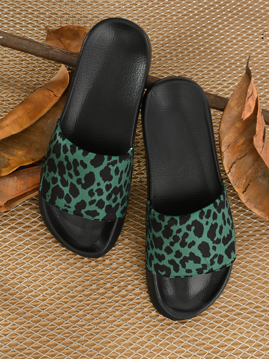 EXTRIMOS Men Green & Black Animal Printed Sliders