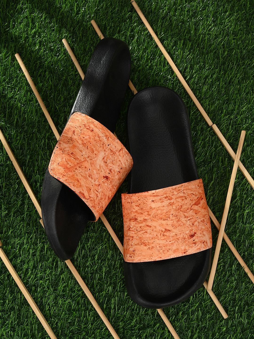 EXTRIMOS Men Beige Abstract Printed Sliders