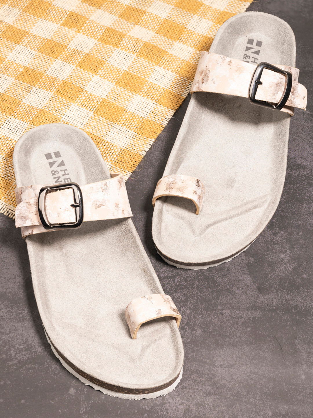 HERE&NOW Women Peach-Coloured & Grey Printed One Toe Flats