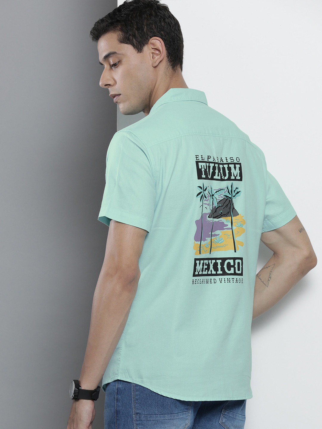 The Indian Garage Co  Men Slim Fit Back Printed Resortwear Shirt