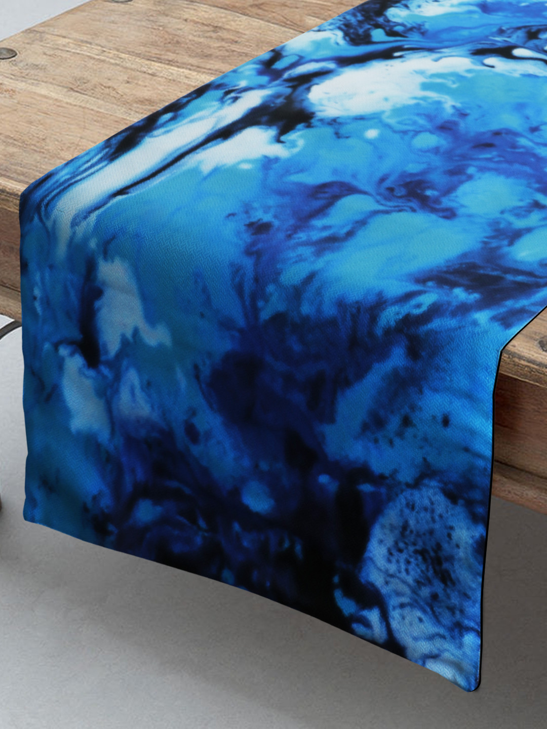 HomeStorie Blue & Black Abstract Print Table Runner