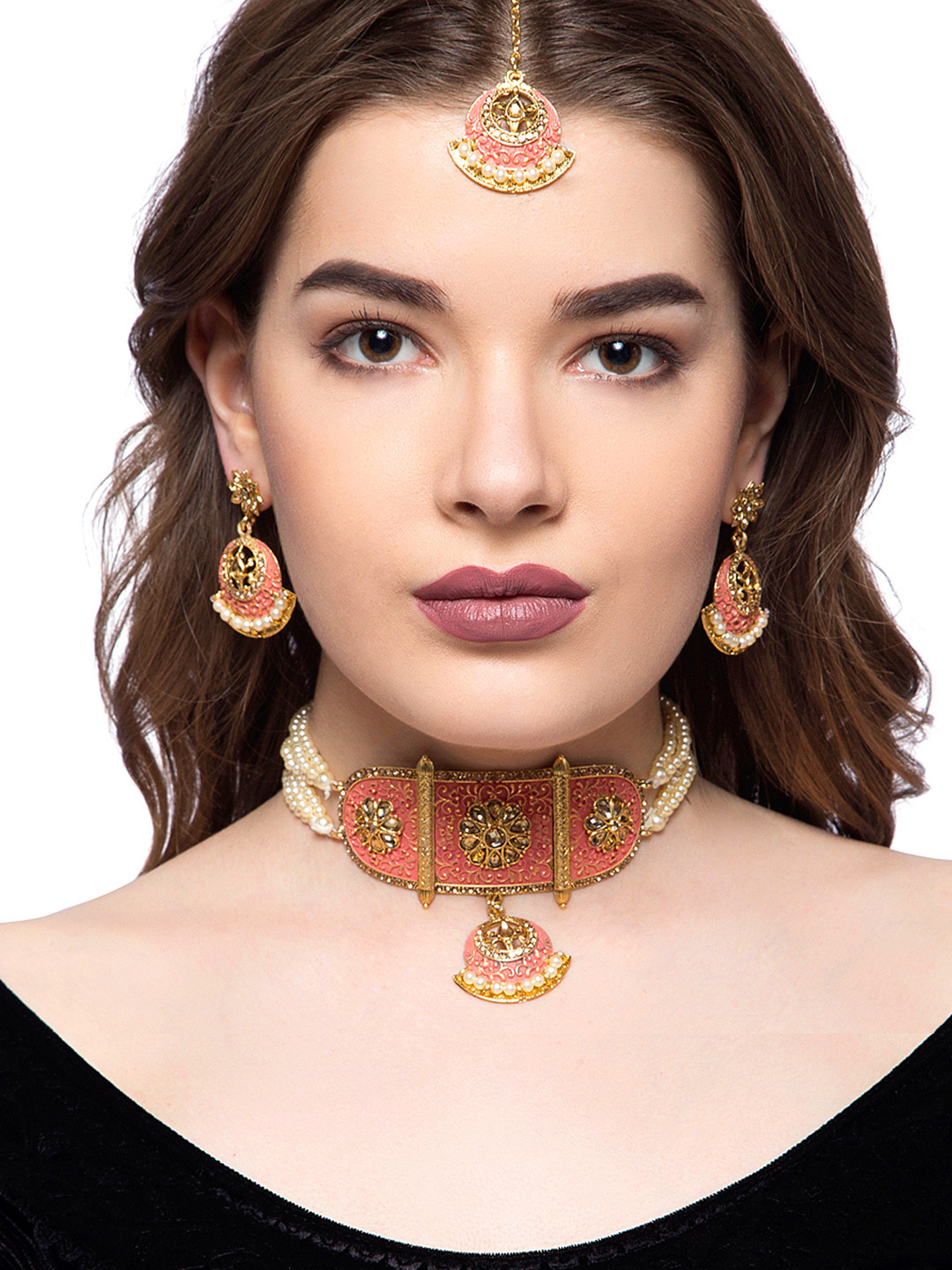 ANIKAS CREATION Women Gold Enamelled Choker Attached Pearl String with Earrings &Maangtika
