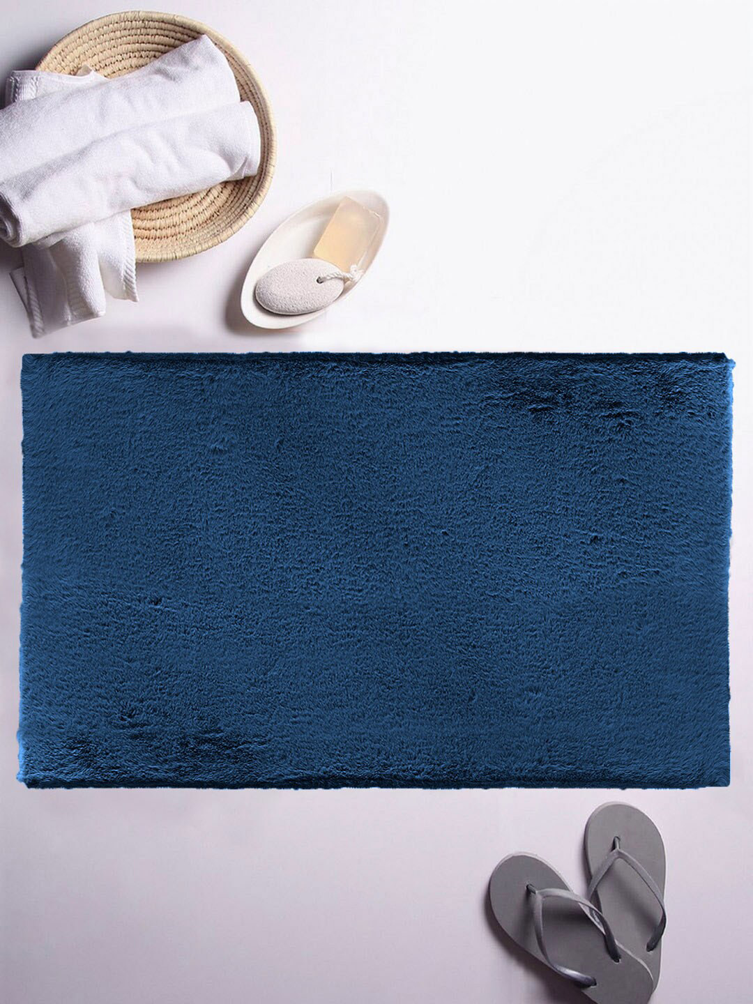 LUXEHOME INTERNATIONAL Blue Solid 1600 GSM Bath Rug