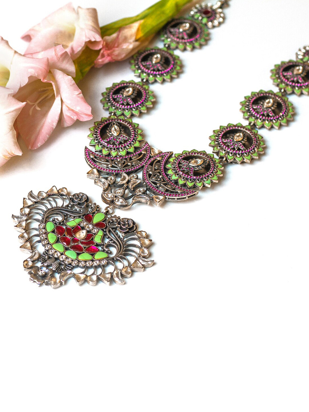 SANGEETA BOOCHRA Women Green & Purple Kundan Handcrafted Temple Necklace