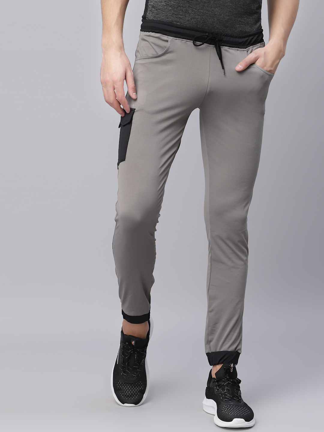 JUMP USA Men Grey & Black Solid Slim-Fit Joggers