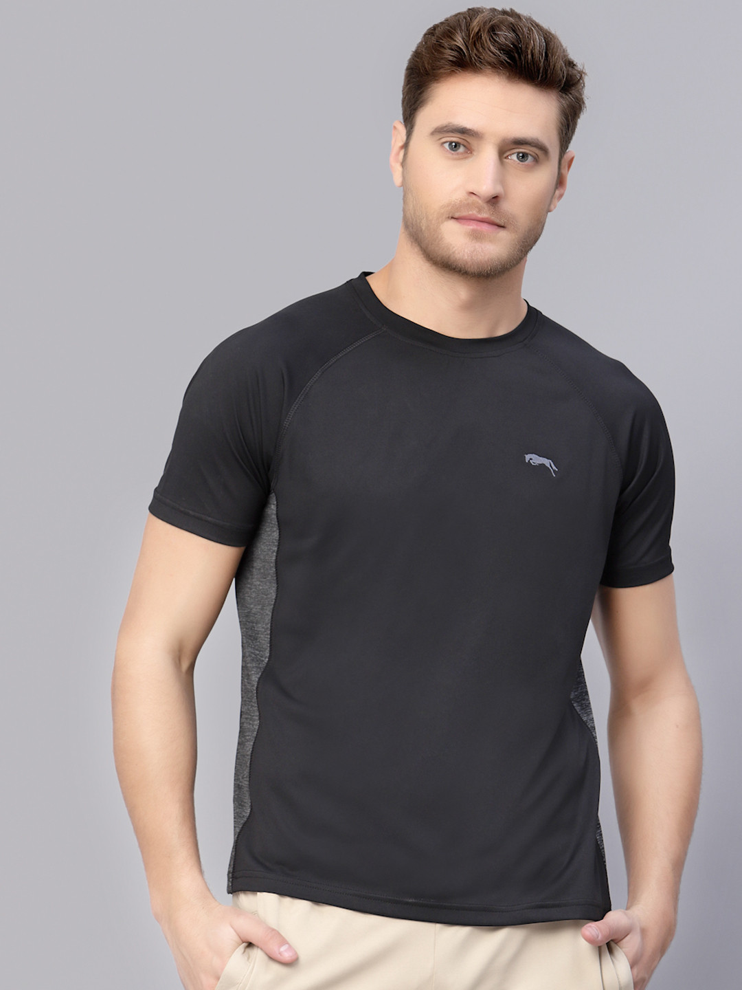 JUMP USA Men Black Slim Fit T-shirt