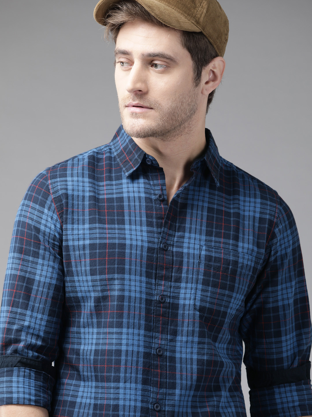 Roadster Men Navy Blue & Red Pure Cotton Windowpane Checked Casual Shirt