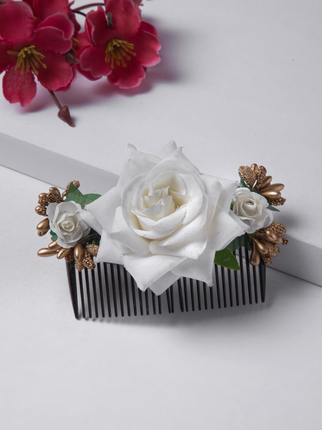 Moedbuille Women Off White & Green Embellished Comb Pin