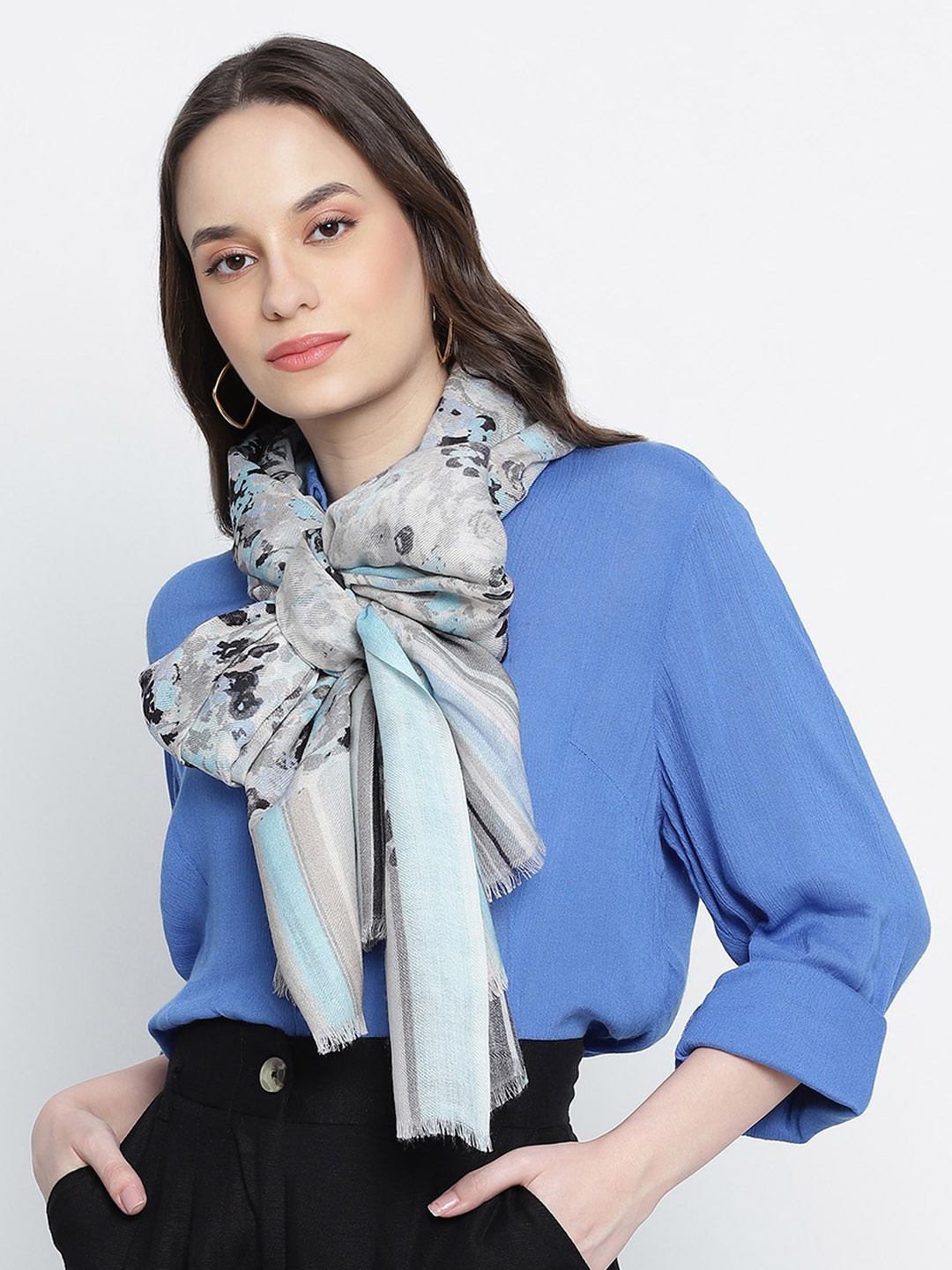 SHINGORA Women Blue & Grey Printed Monochrome Garden Woolen Stole