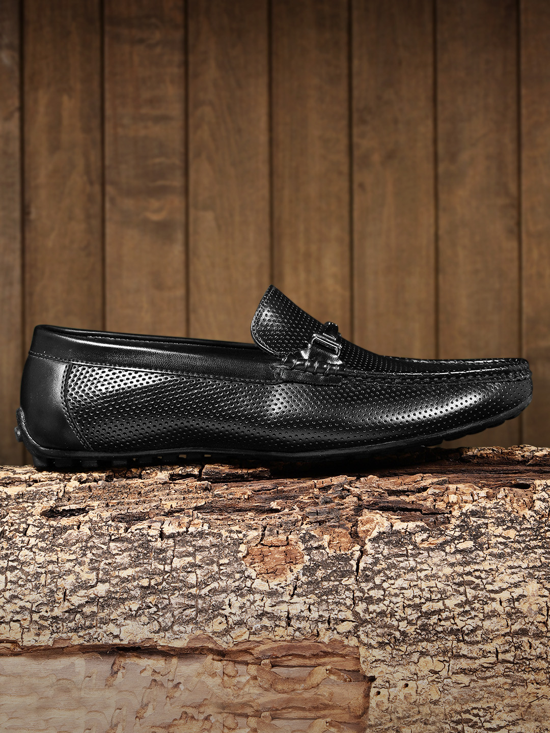 The Roadster Lifestyle Co Men Black Textured Loafers