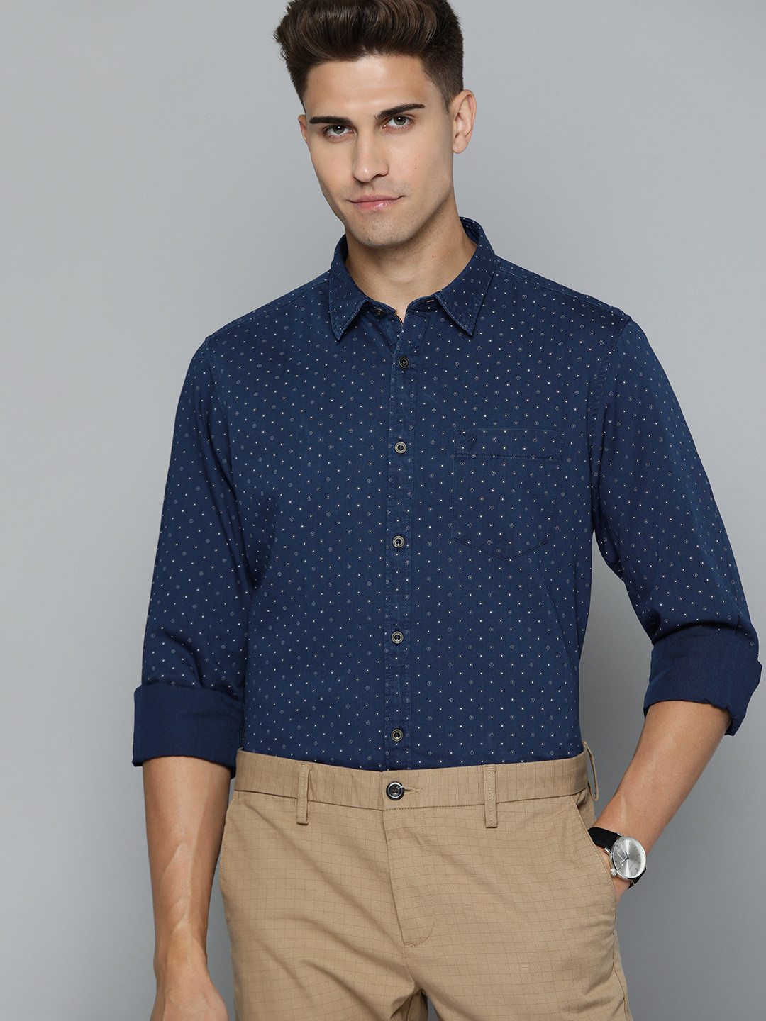 Indian Terrain Men Navy Blue & White Pure Cotton Slim Fit Printed Casual Shirt