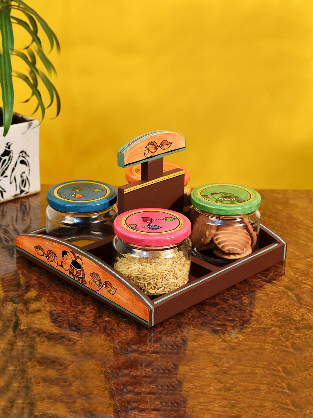 AAKRITI ART CREATIONS  4 Glass Jaar With Wooden Tray