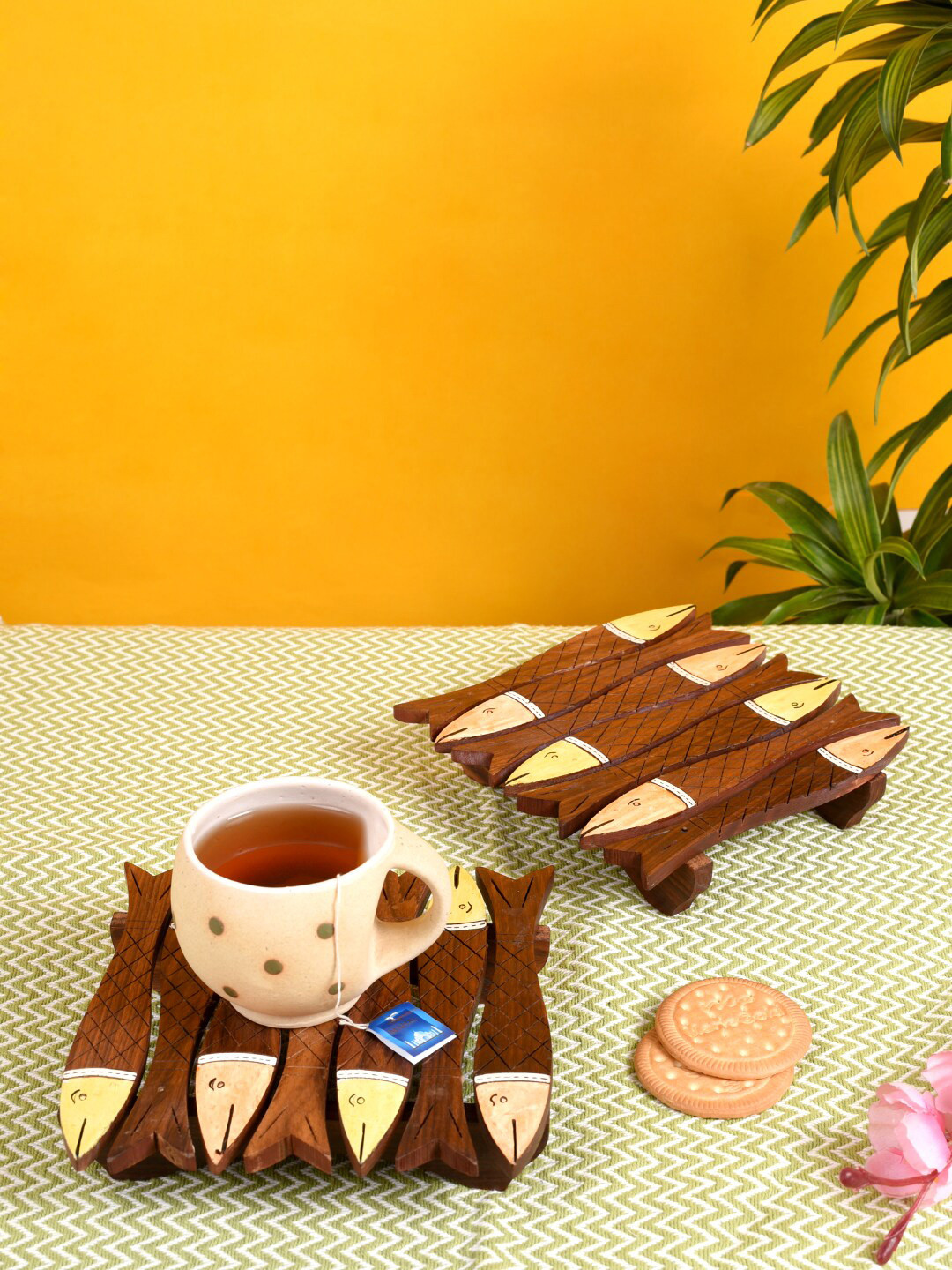 AAKRITI ART CREATIONS Set Of 2 Brown Tribal Art Handcrafted Wooden Fish-Shaped Coasters