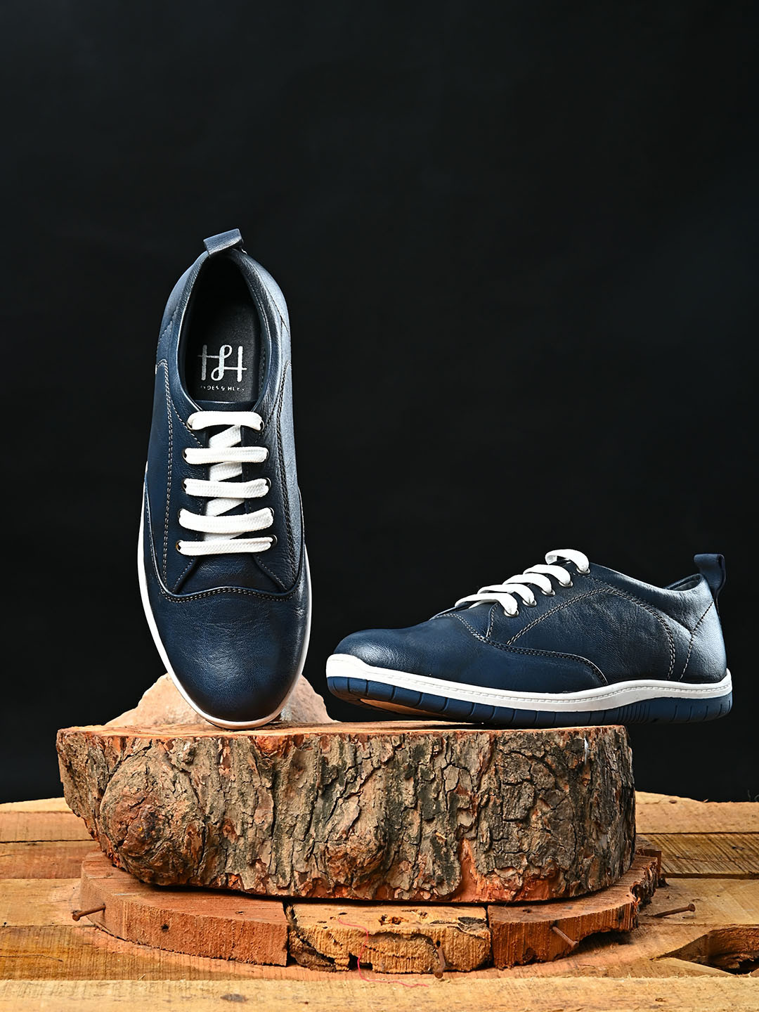 Hydes N Hues Men Blue Leather Sneakers
