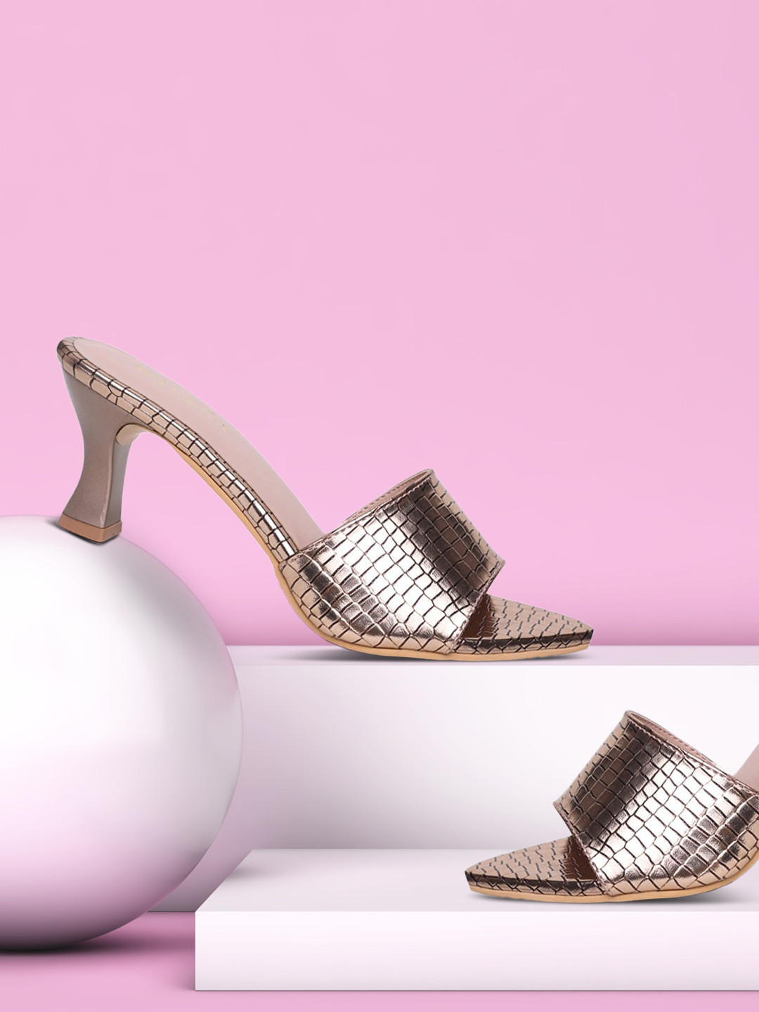 VALIOSAA Rose Gold Textured Sandals