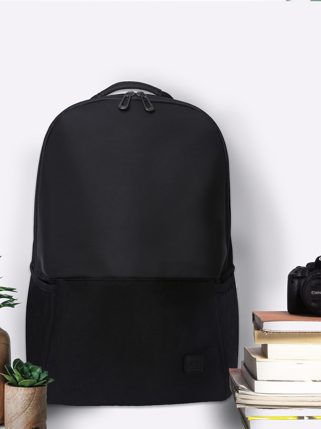 CARRIALL Unisex Black Solid Backpack