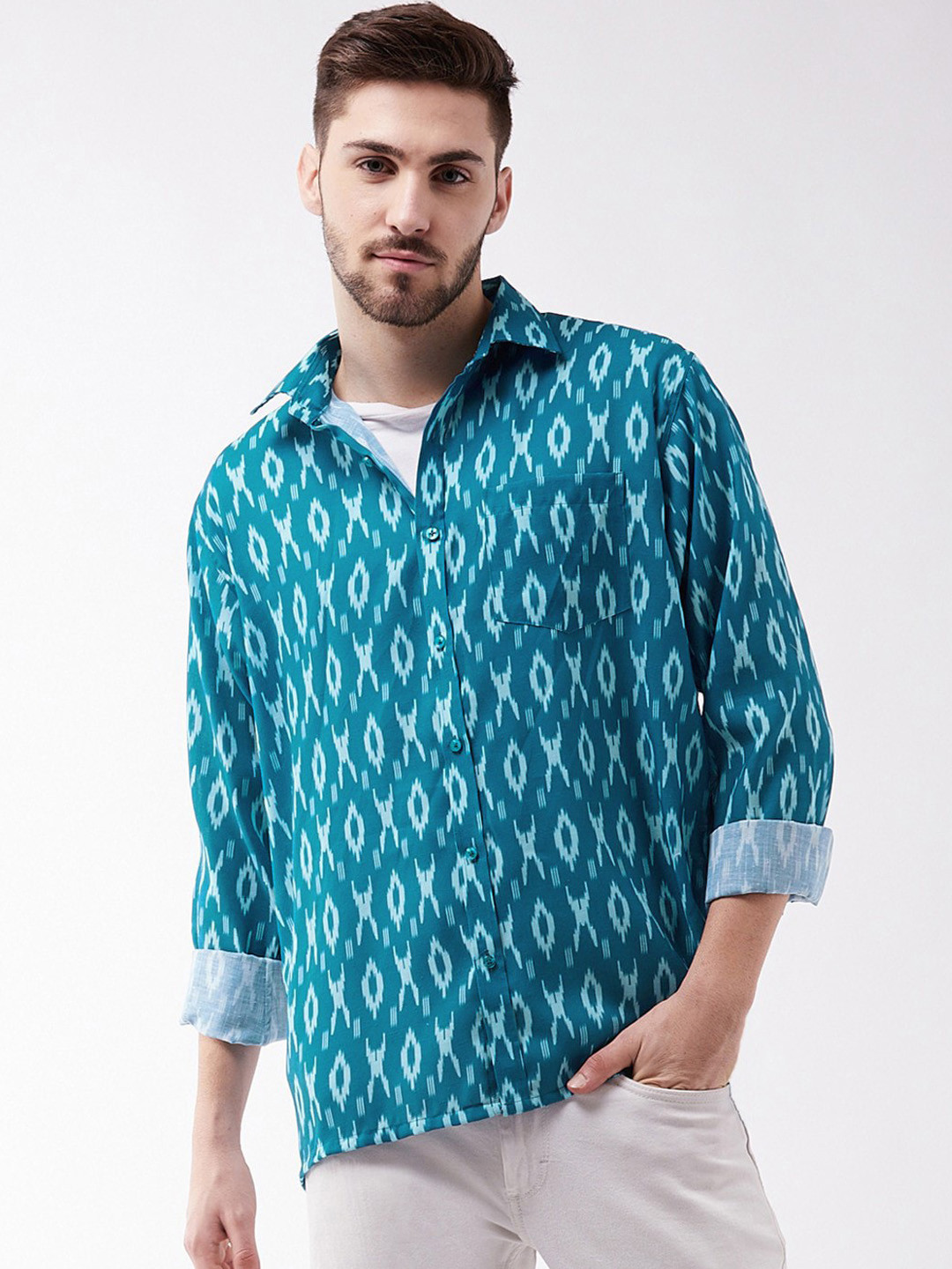 VASTRAMAY Men Turquoise Blue & White Ikat Printed Casual Shirt