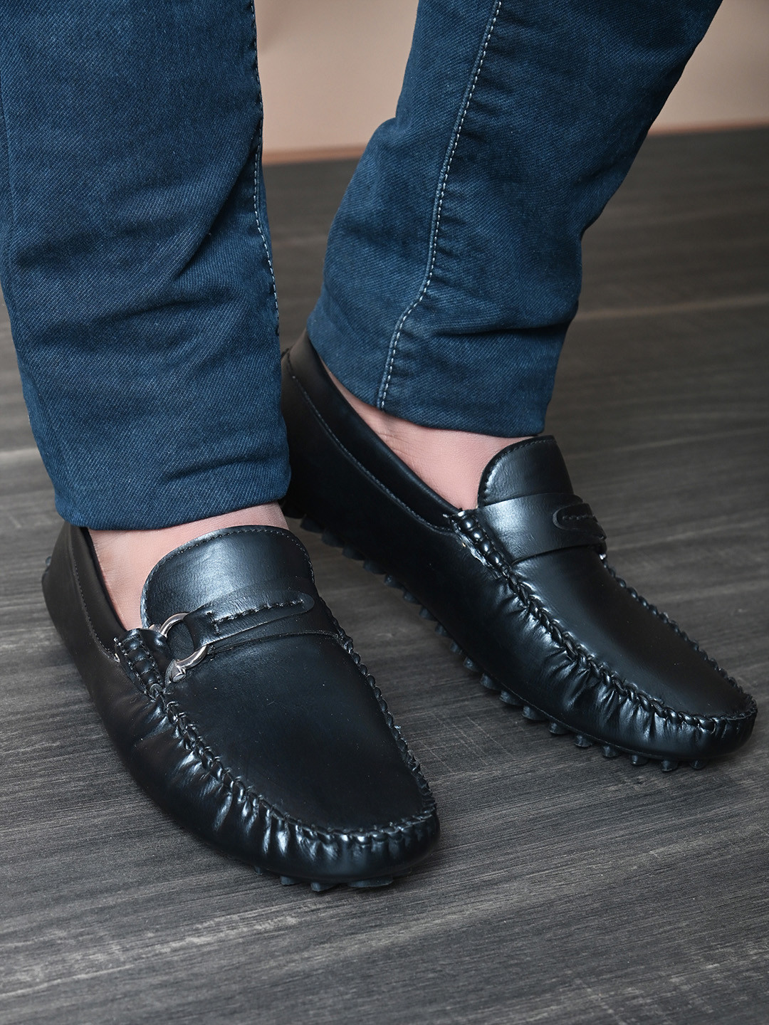 Prolific Men Black Solid Formal Loafers