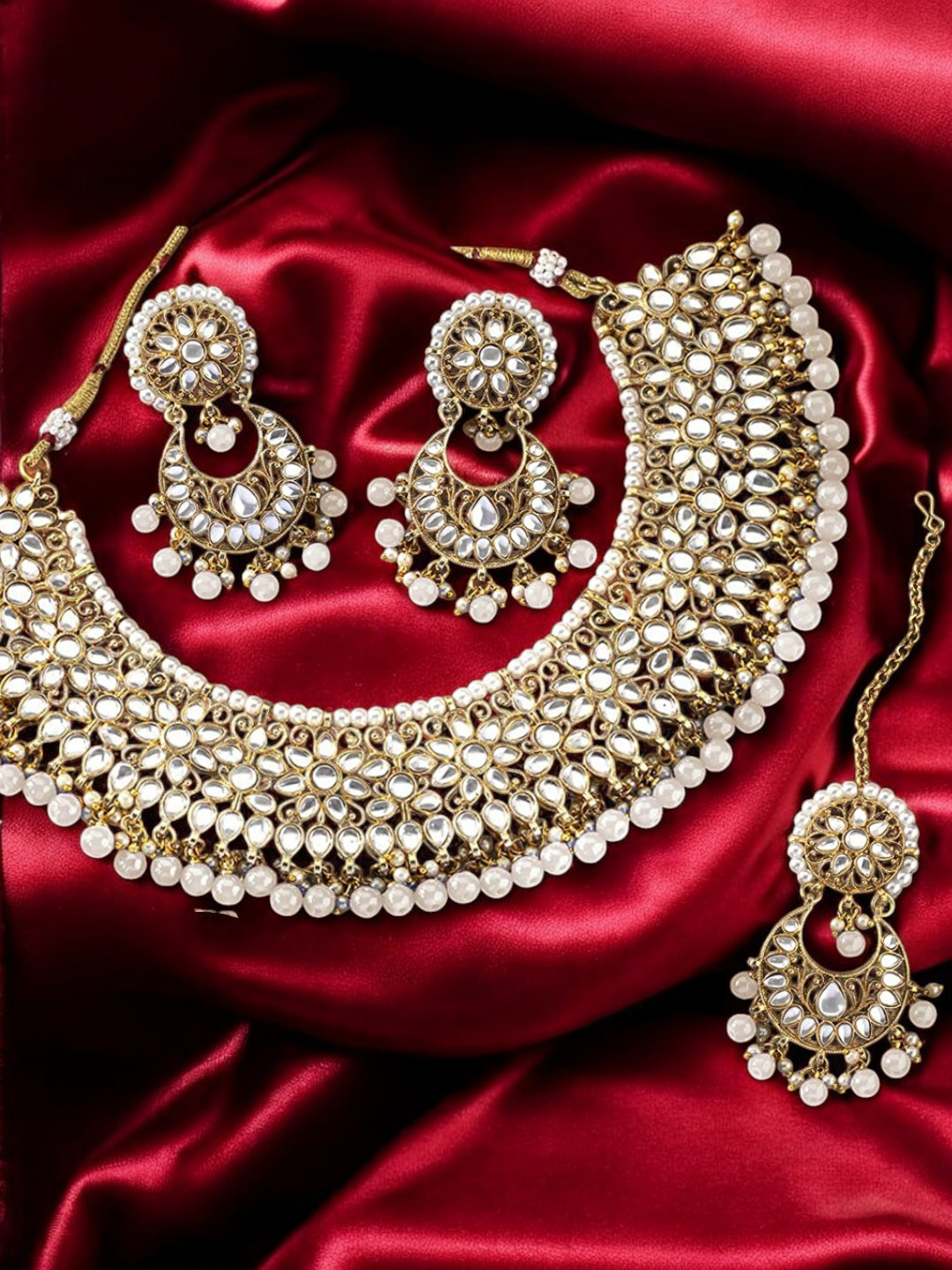 OOMPH Gold-Toned & White Kundan-Studded & Beaded Jadau Jewellery Set