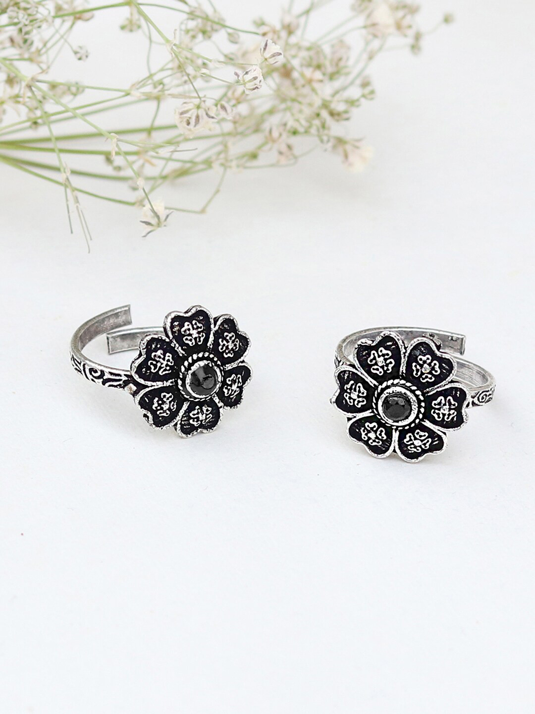 TEEJH Ruhi Black Stone Silver Oxidised Toe Rings