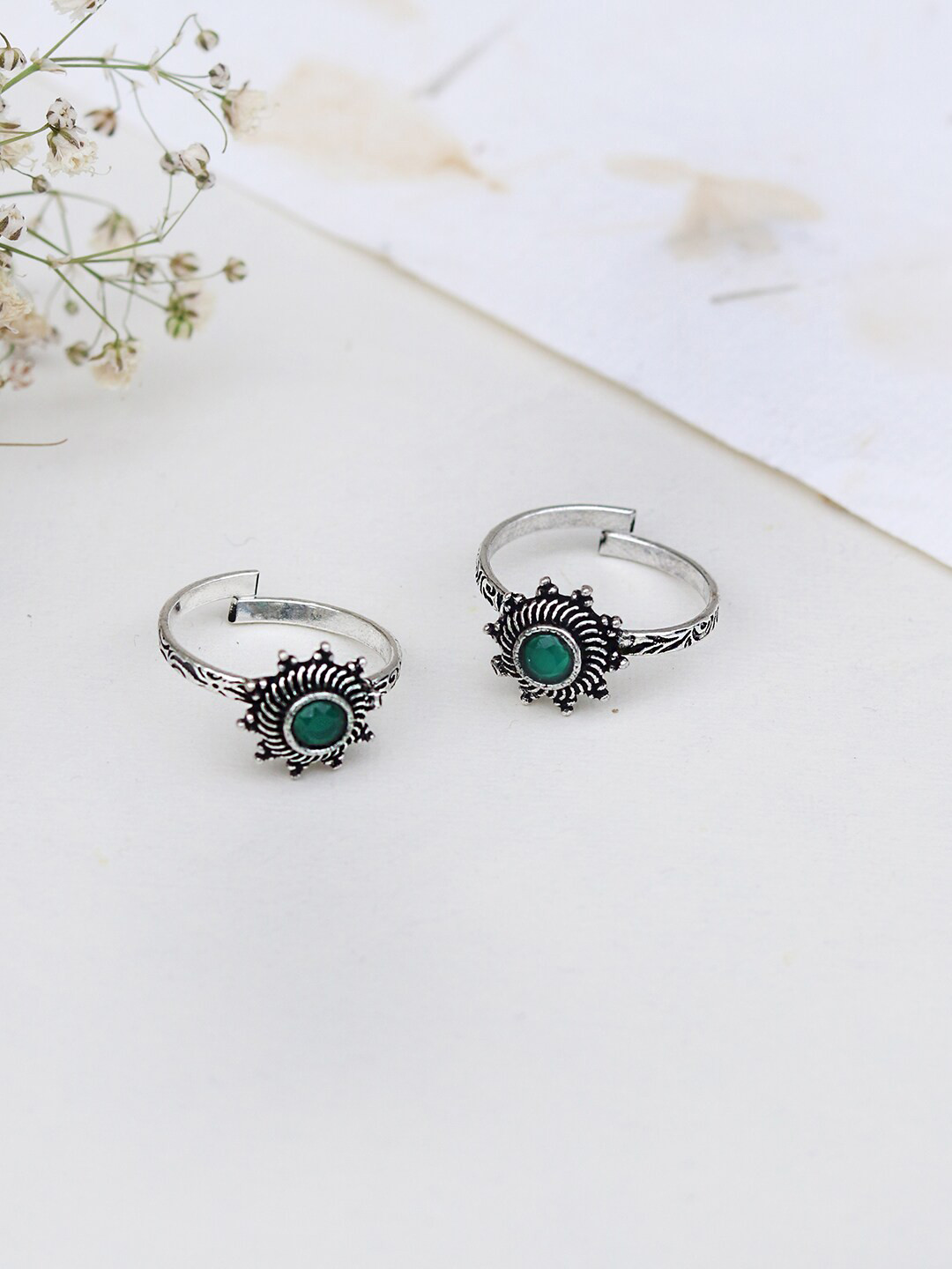 TEEJH Green & Silver Toned Set of 2 Aashvi Stone Oxidised Toe Rings
