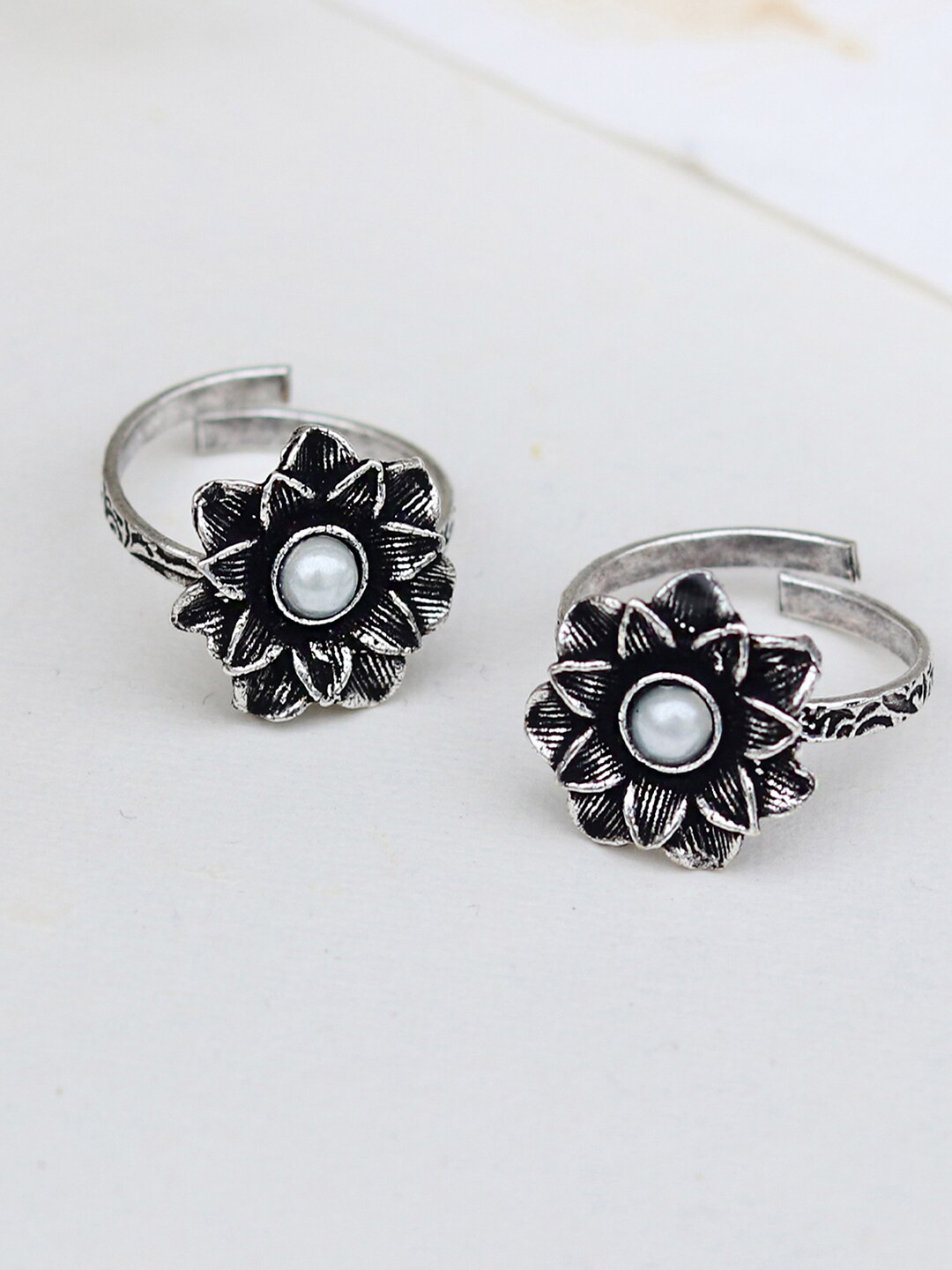 TEEJH White & Silver Toned Set of 2 Kayra Stone Oxidised Toe Rings