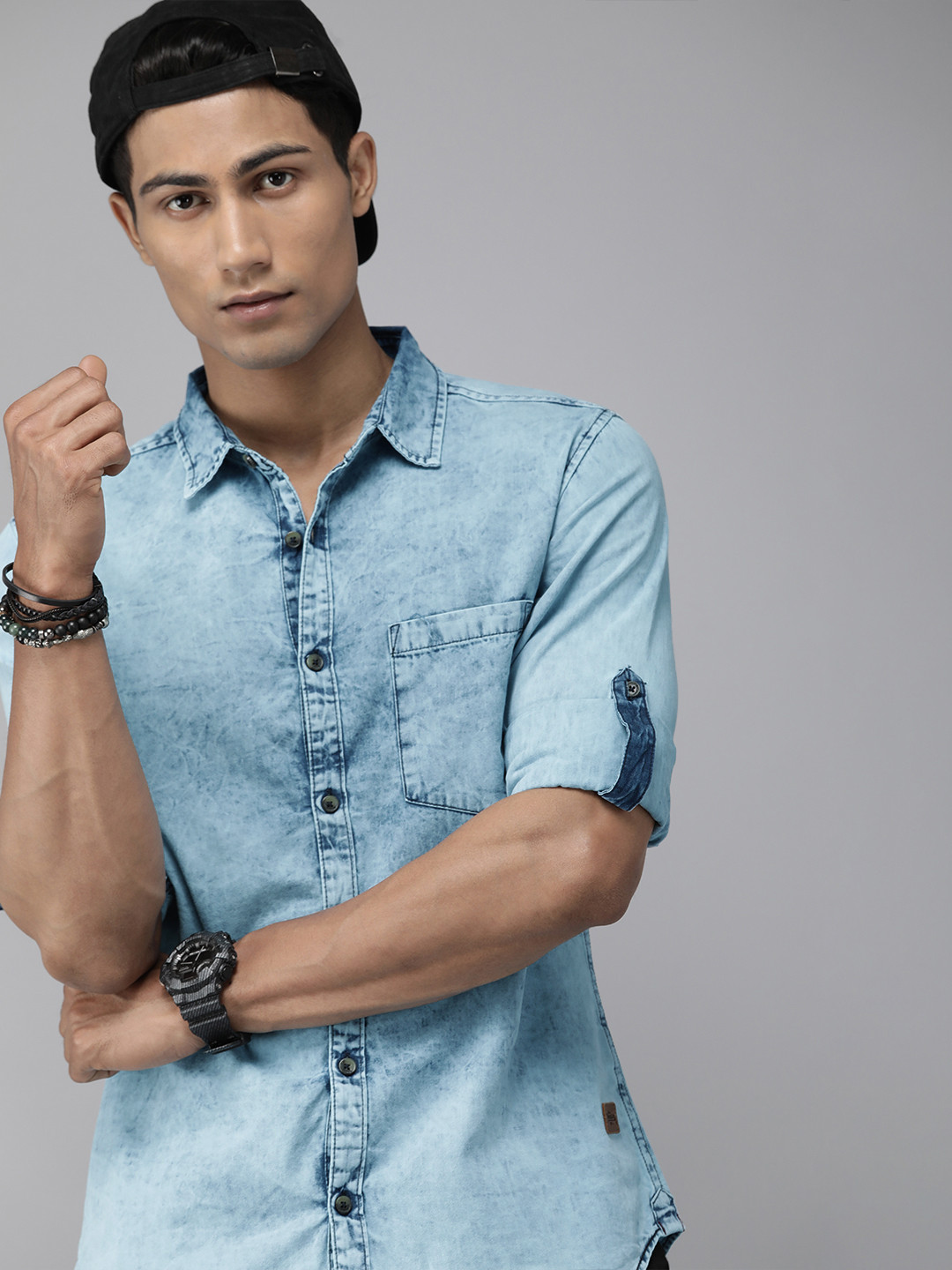 The Roadster Lifestyle Co Men Blue Solid Washed Cotton Denim Shirt