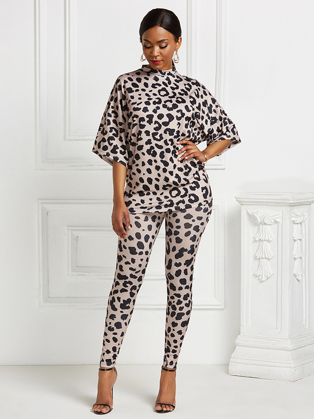 URBANIC Women Grey & Black Printed Co-ord Set