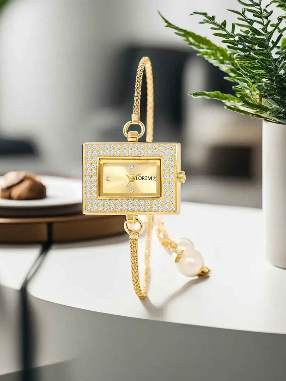 LOREM Women Gold-Toned Embellished Dial & Gold Toned Bracelet Style Straps Analogue Watch LR247