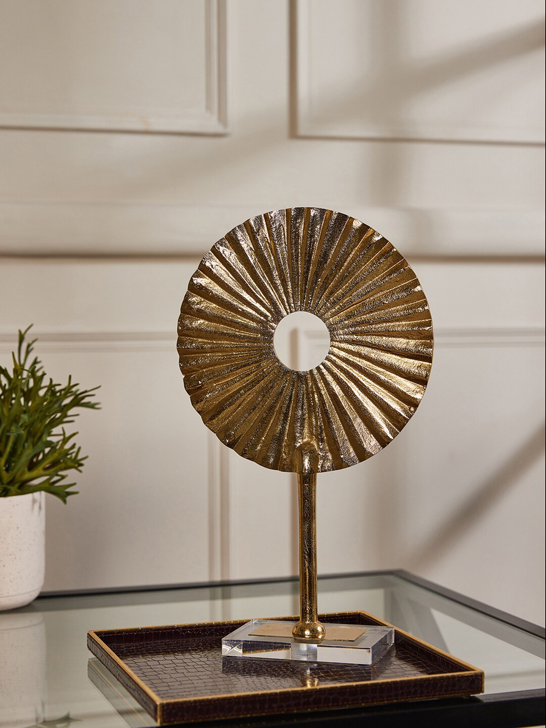 Pure Home and Living Lotus Leaf Stand Gold Metal Metallic Living Room Large Showpiece - 4.3 Inches