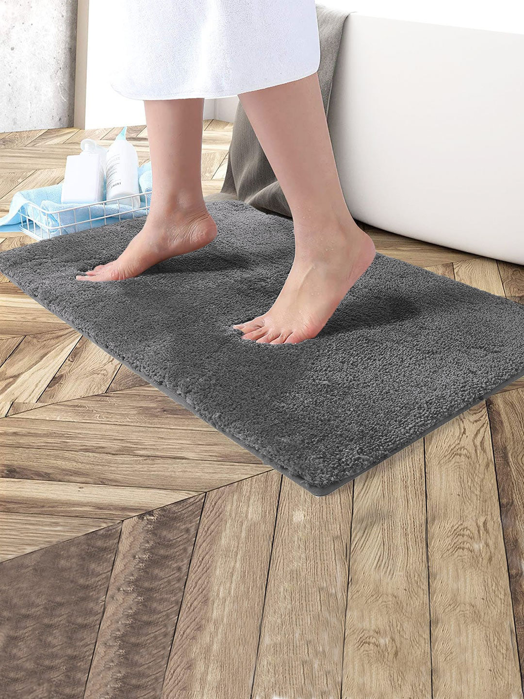 LUXEHOME INTERNATIONAL Silver-Coloured Solid 2200 GSM Bath Rug