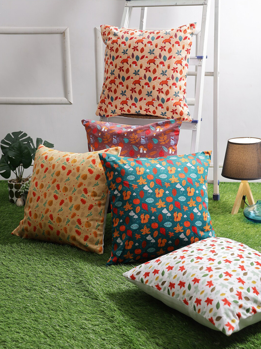 ROMEE Red Floral Velvet Washable 5 Piece Square Cushion Covers - 15.7 x 15.7 Inches