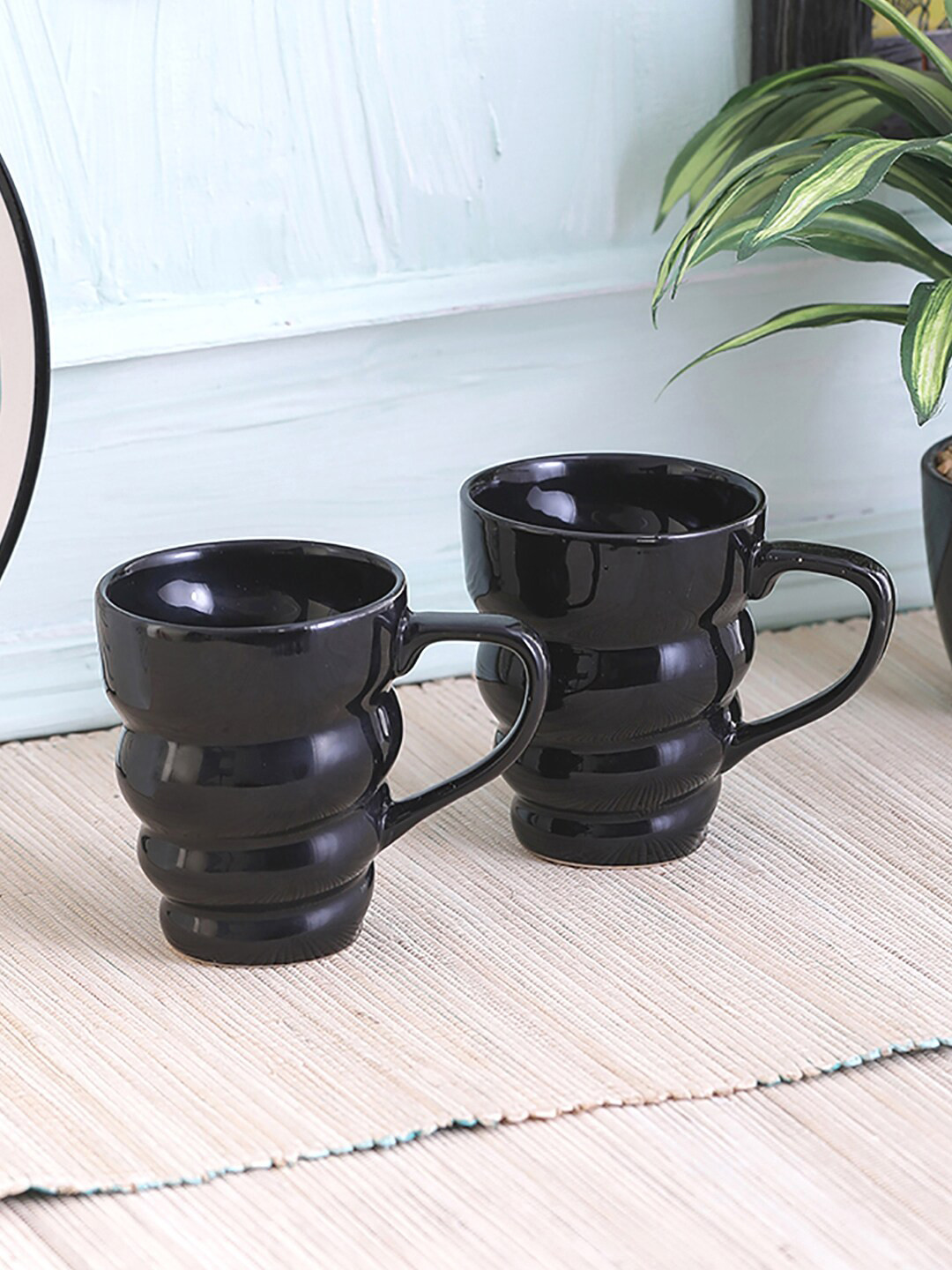VarEesha Holly Green Embossed Black Ceramic Handmade 2 Piece Mugs-200ml