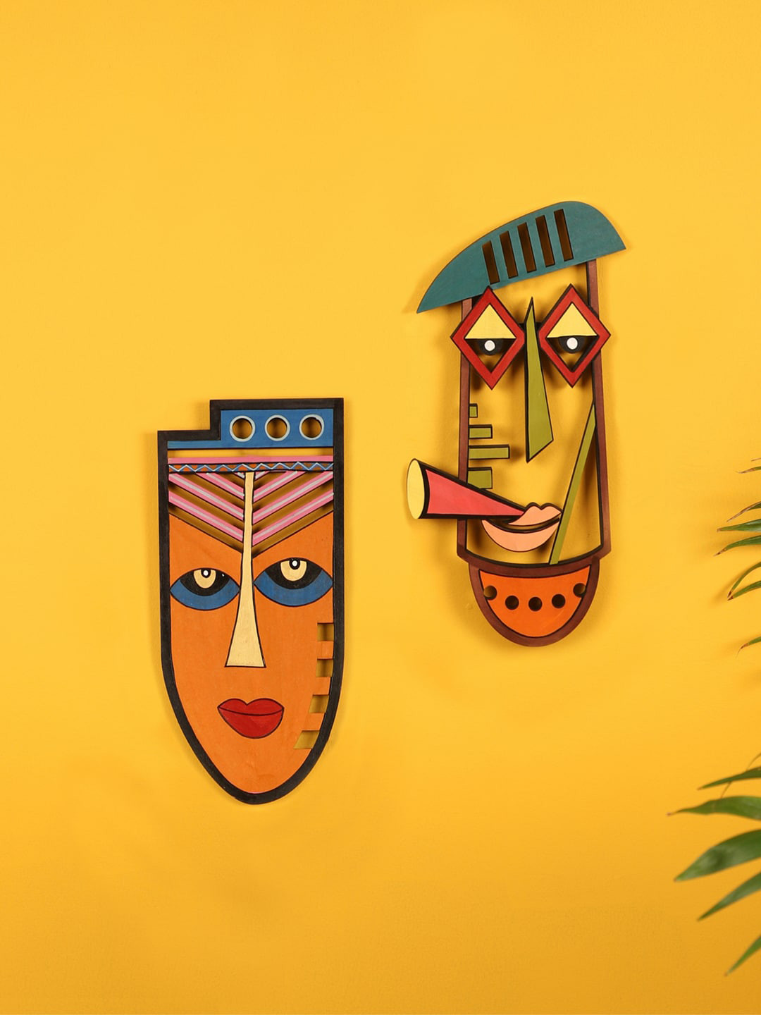 AAKRITI ART CREATIONS Bonnie & Clyde Wood Ethnic Motifs Matte Hall 2Pcs Wall Masks-14In