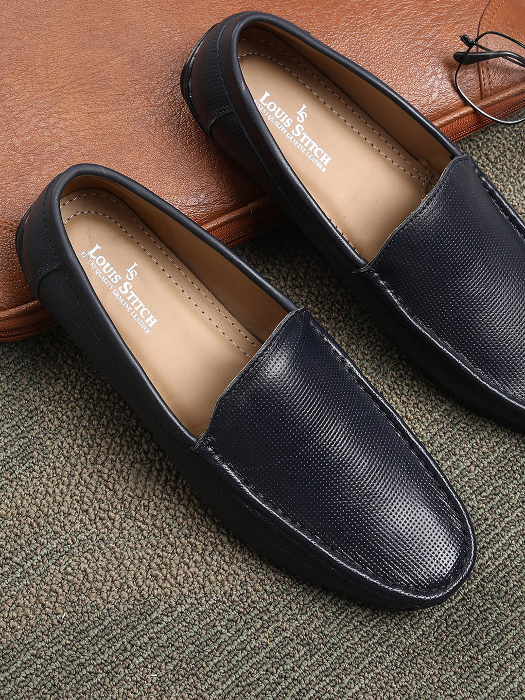 LOUIS STITCH Men Blue Textured Leather Loafers