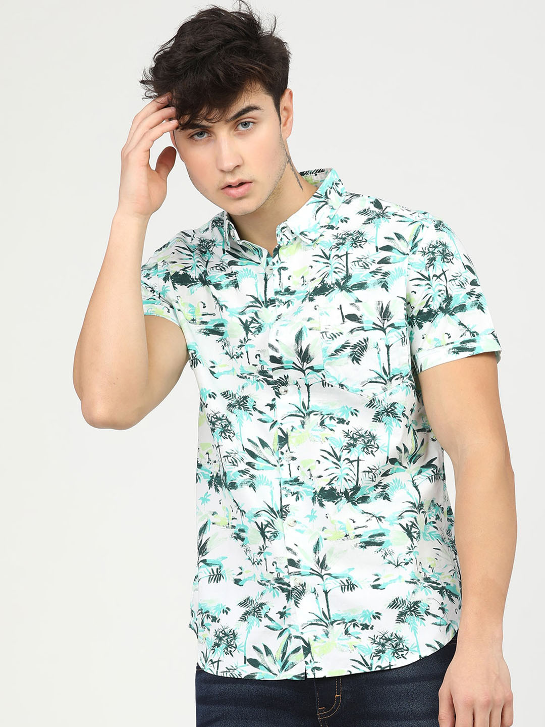 HIGHLANDER Men White Slim Fit Floral Opaque Tropical Printed Casual Shirt