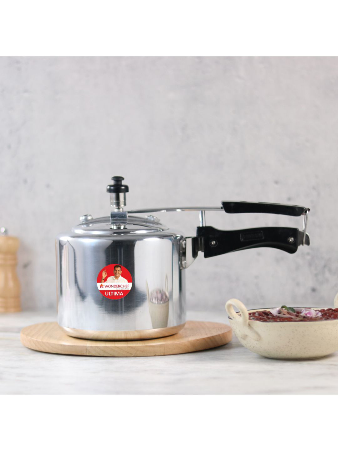 Wonderchef Silver-Toned & Black Solid  Aluminum Ultima Pressure Cooker