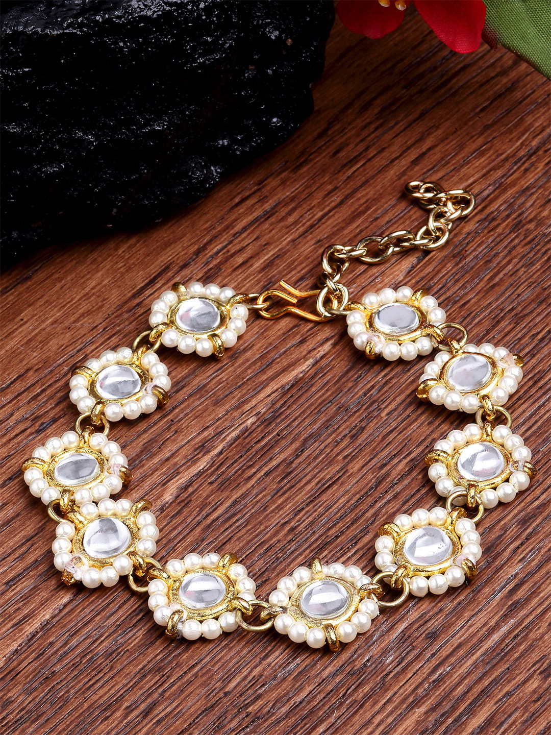 KARATCART Gold-Toned & White Kundan Studded Handcrafted Gold-Plated Link Bracelet