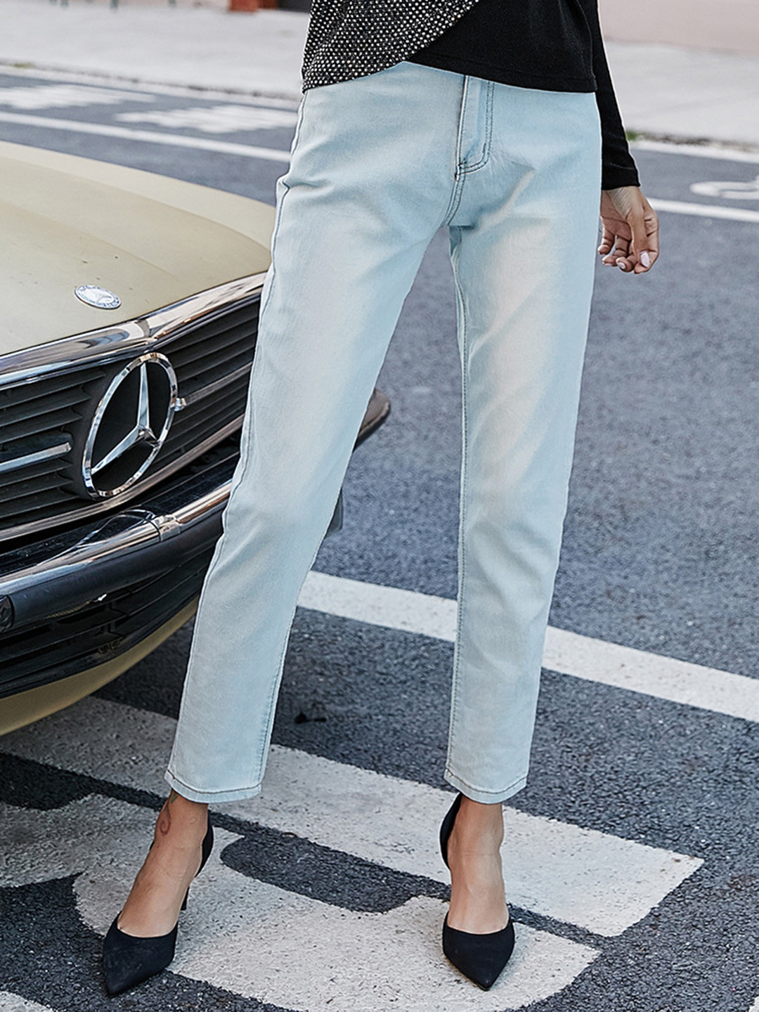 URBANIC Women Blue Mid-Rise Light Fade Jeans