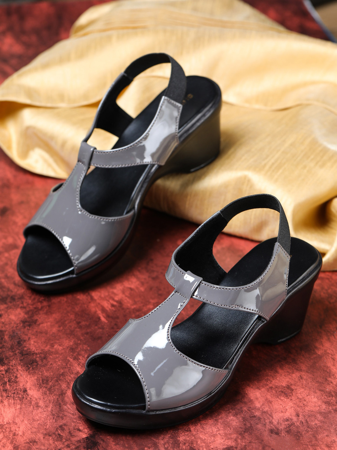 Shezone Grey Solid Wedge Sandals