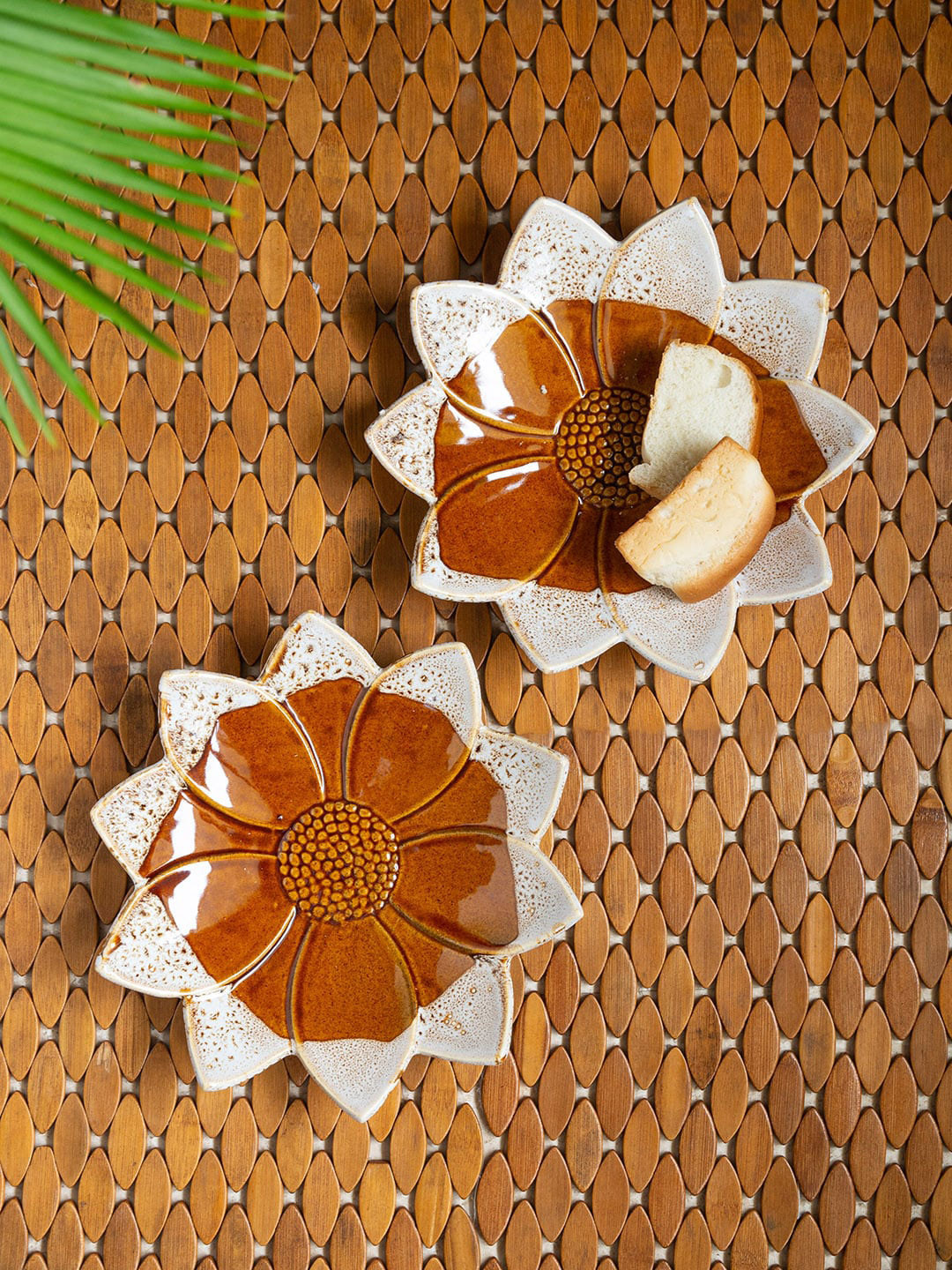 ExclusiveLane Set Of 2 Rustic Sunflower Ceramic Serving Platters