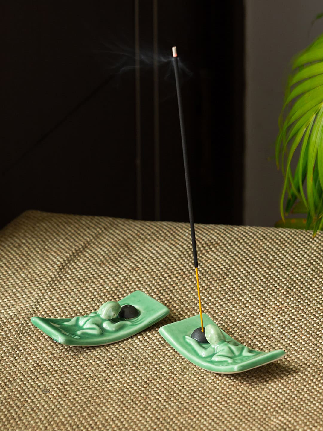 ExclusiveLane Ceramic 2 Piece Easy to Clean House Warming Incense Stick Holder