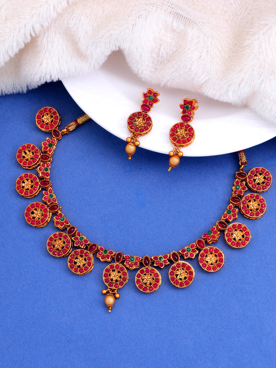 aadita Woman Antique Gold Temple Choker Jewellery Set