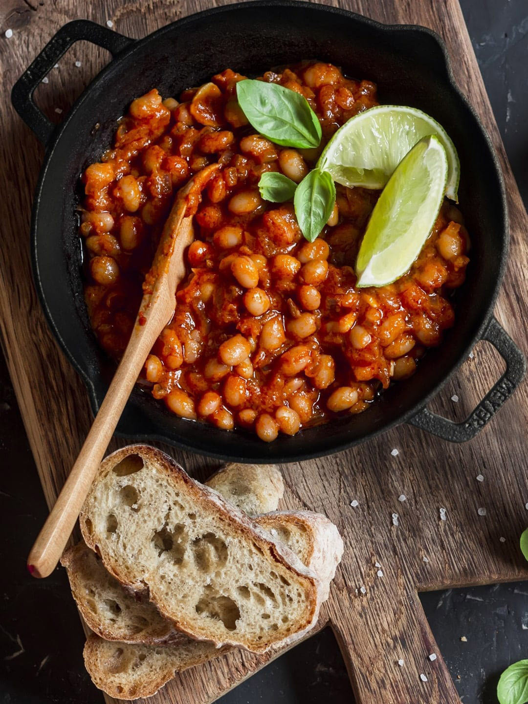 MEYER Black Pre-Seasoned Cast Iron Skillet With 2 Side Handles 26cm