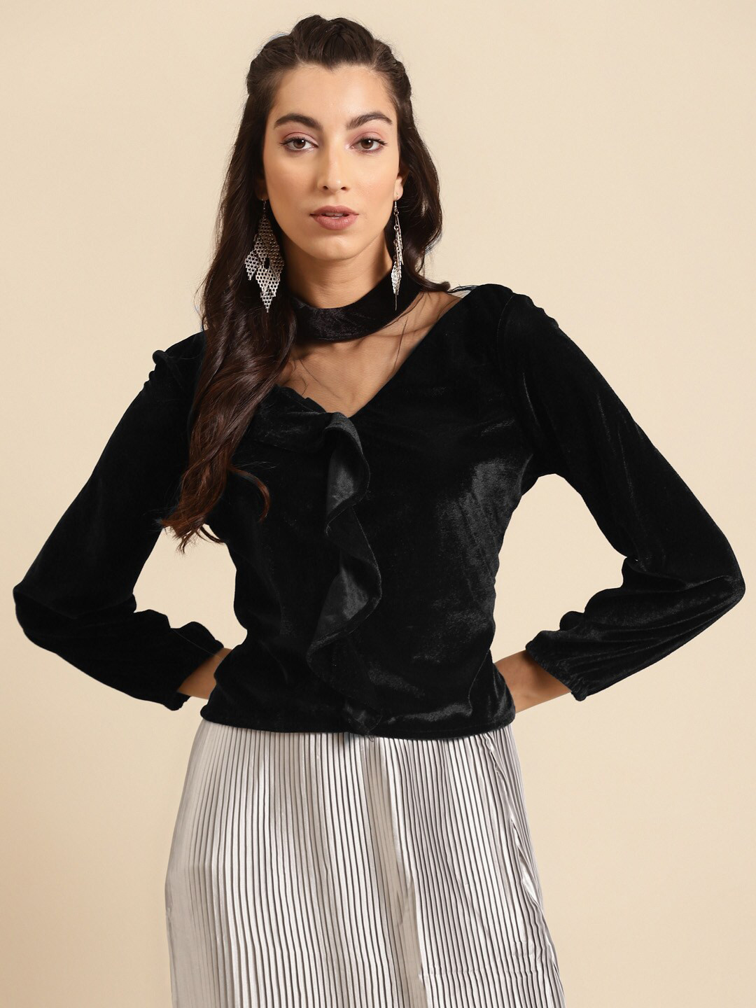 DODO & MOA Black Choker Neck Velvet Regular Top